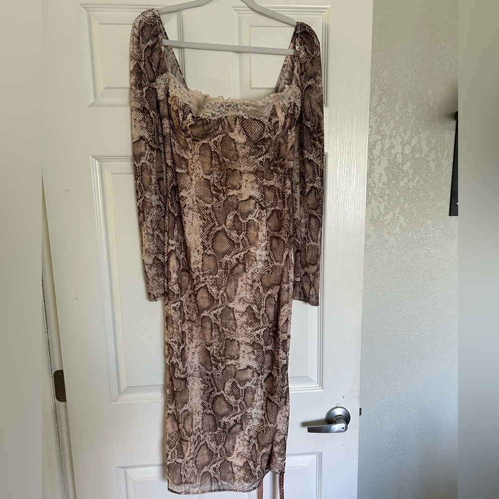 House of CB SERAPHINA
Snake Print Corset Dress